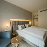 Essence Pogány